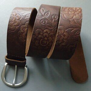 SIZE M. Fossil genuine leather floral tooled belt.